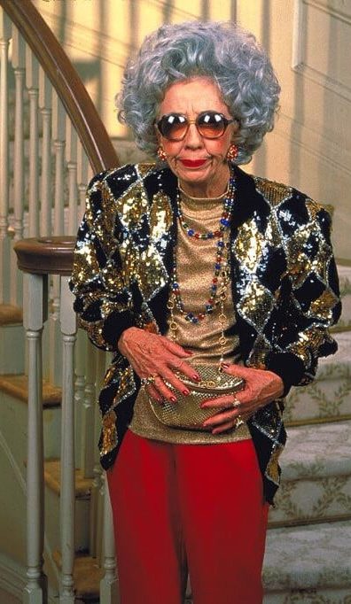 Grand Mère Yetta, jouée par Ann Morgan Guilbert, dans la série Une Nounou d'enfer © Columbia TriStar